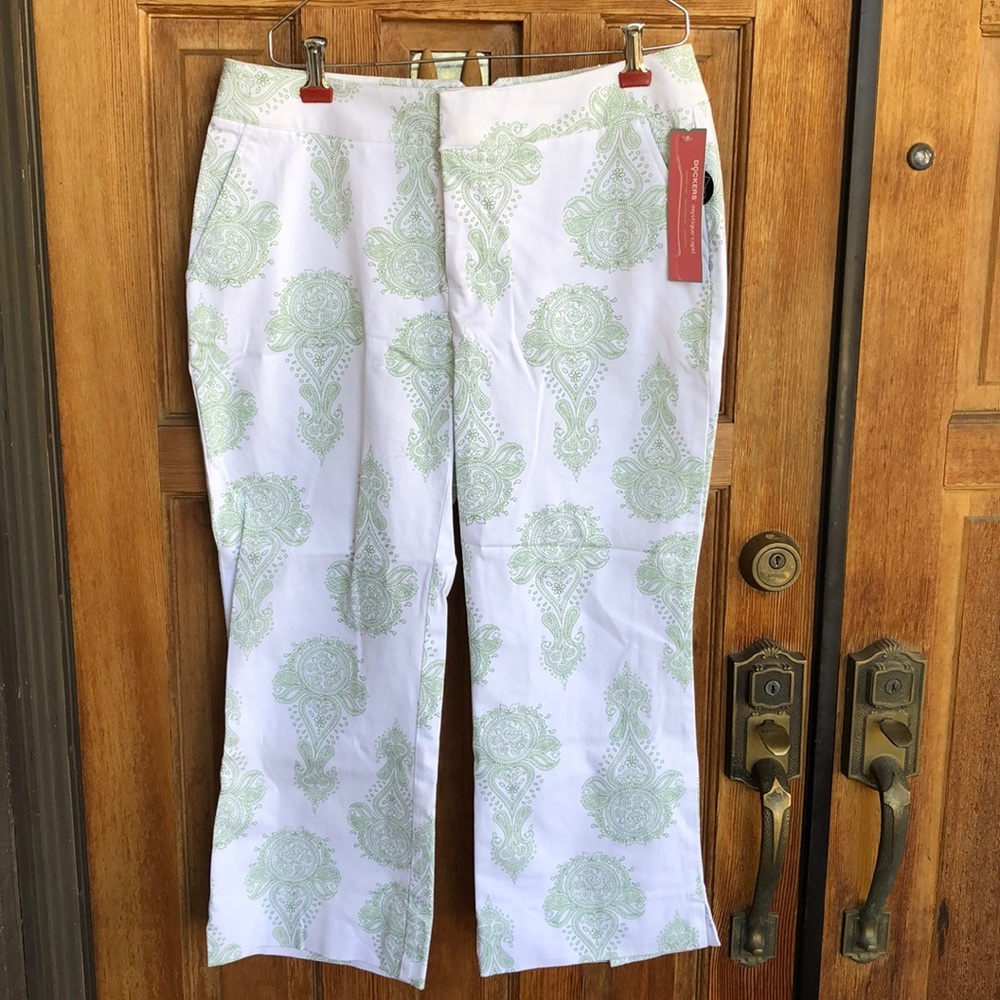 New women’s Dockers capri pants